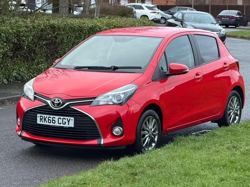 Used Toyota Yaris 2016 Red Hatchback