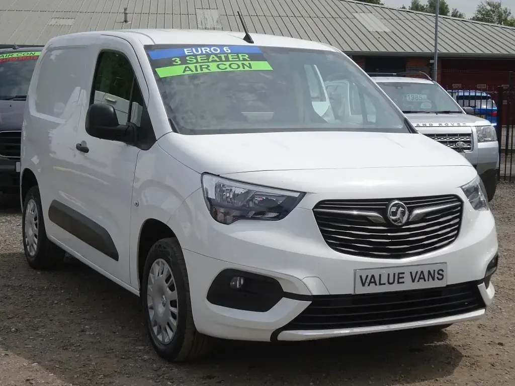 Used Vauxhall Combo Sportive 100 HP (73 kW) 2022 White MPV