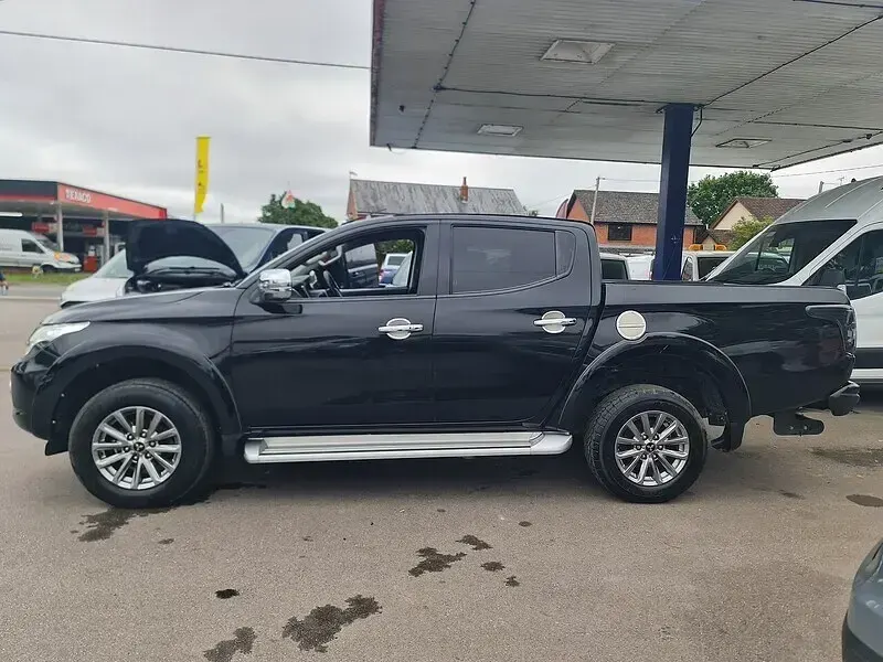 Used Mitsubishi L200 181 HP (133 kW) 2019 Black Pickup