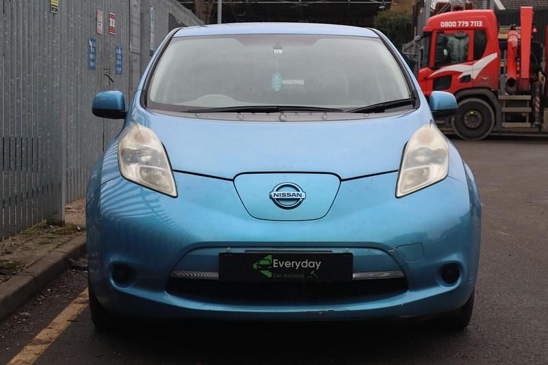 Used Nissan Leaf 80 kW (109 HP) 2011 Blue Hatchback
