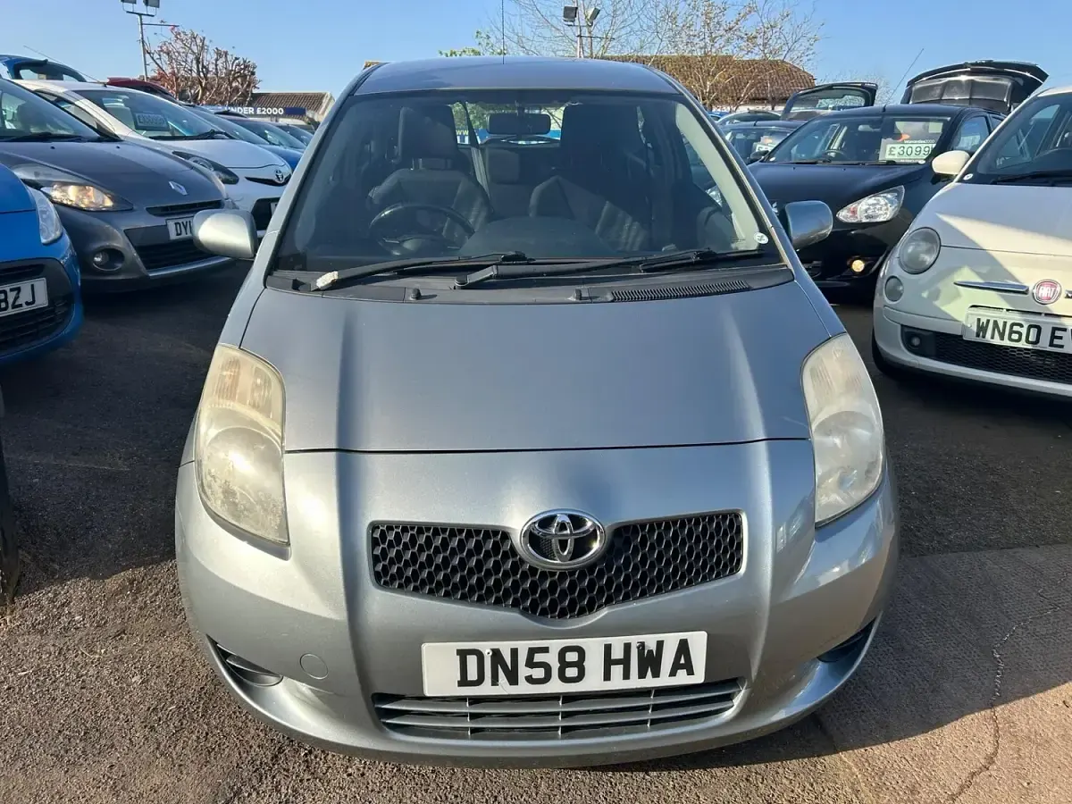 Used Toyota Yaris 101 HP (74 kW) 2009 Silver Hatchback