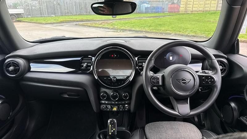 Used Mini Cooper S Level 2 135 kW (184 HP) 2022 White silver Hatchback