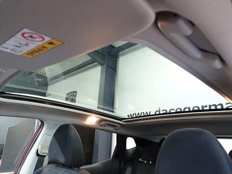 Used Nissan Qashqai N-TEC 115 HP (84 kW) 2015 Red SUV