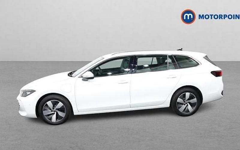 Used VW Passat Life 204 HP (150 kW) 2025 White Estate