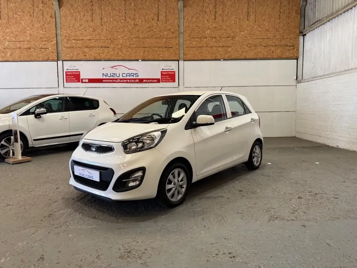 Used Kia Picanto 84 HP (61 kW) 2014 White Hatchback