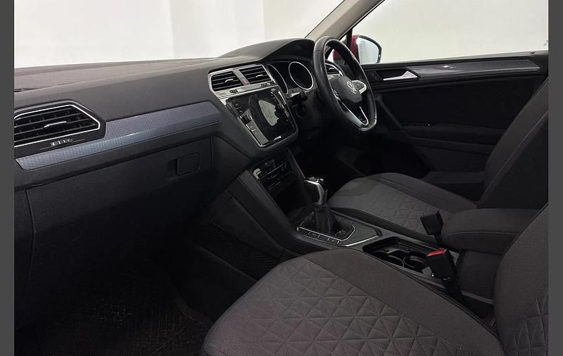 Used VW Tiguan Life 150 HP (110 kW) 2022 Red SUV