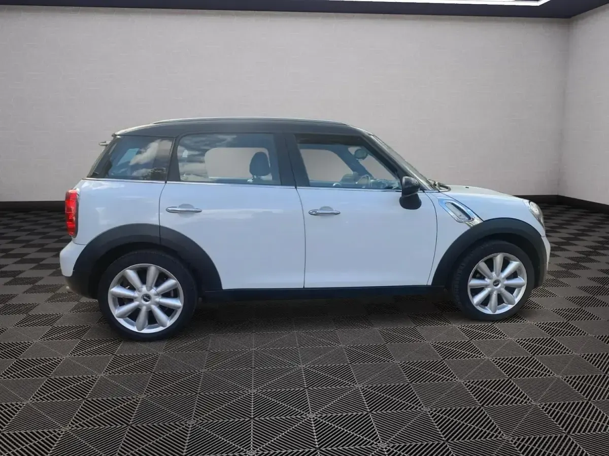 Used Mini Cooper 122 HP (89 kW) 2011 White Hatchback