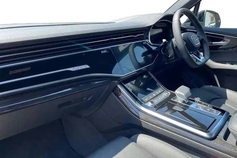 New Audi Q7 Black Edition 228 HP (167 kW) 2026 Pure white SUV