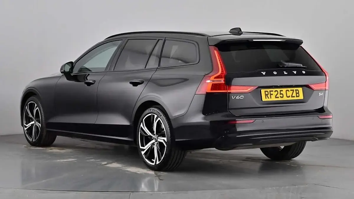 Usado Volvo V60 Plus 2025 Preto Carrinha