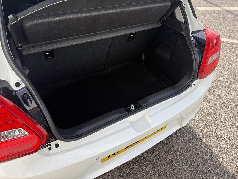 Used Suzuki Swift SZ5 83 HP (61 kW) 2022 Zvr pure white pearl metallic Hatchback