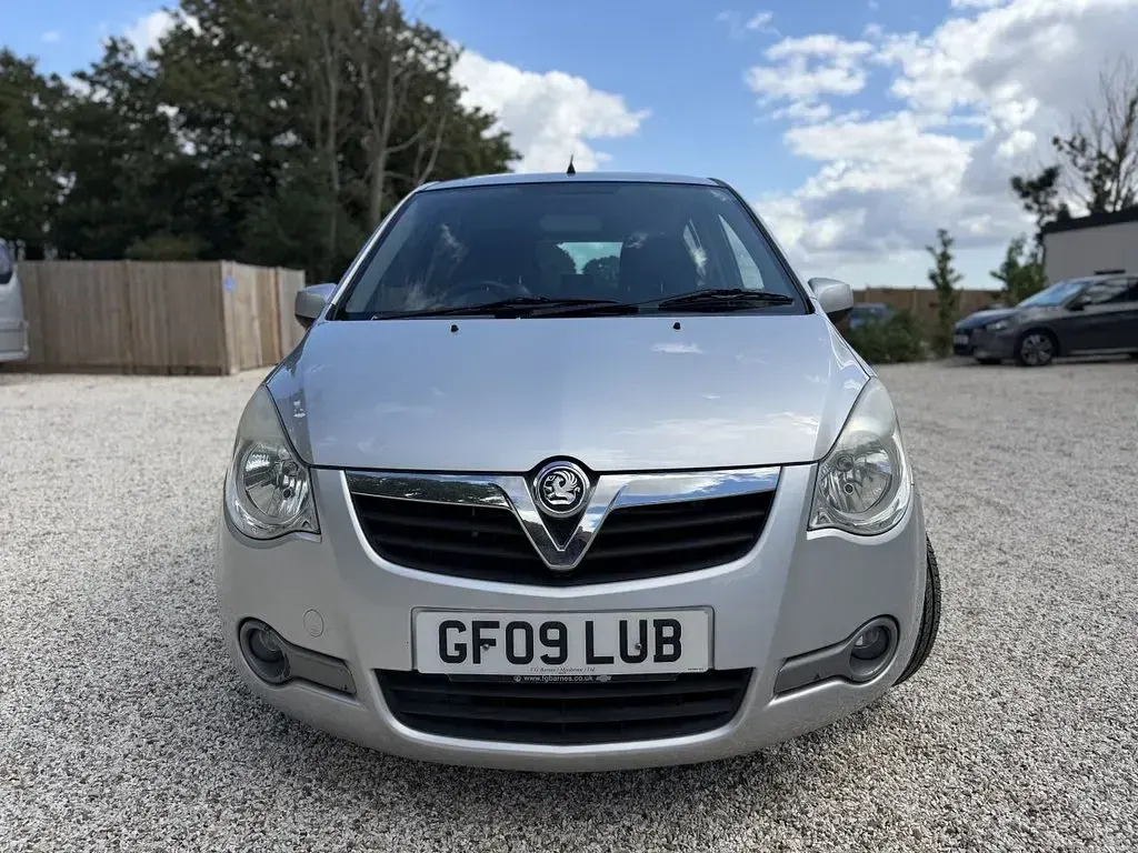 Used Vauxhall Agila Design Edition 85 HP (62 kW) 2009 Silver MPV