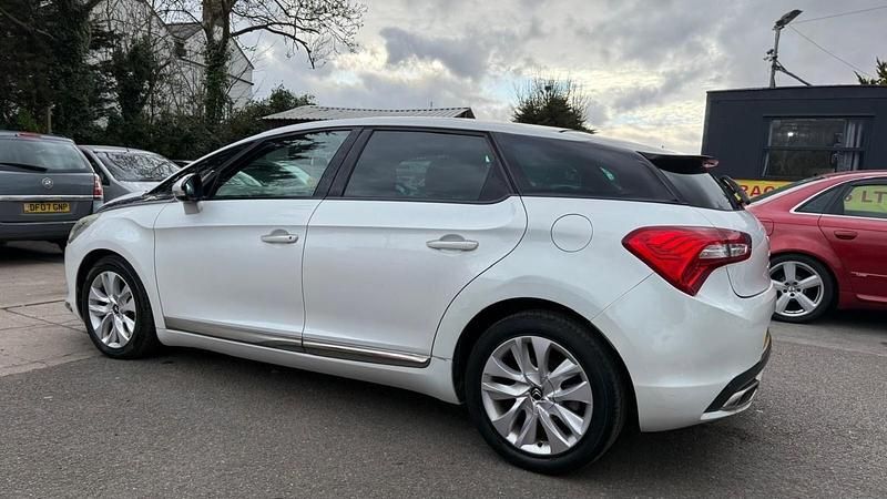 Begagnad Citroën DS5 115 HK (84 kW) 2013 Vit Halvkombi