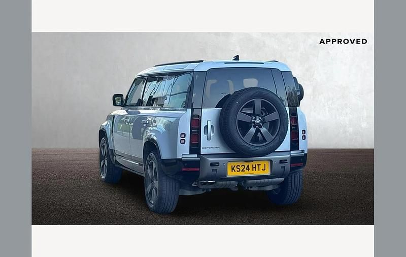 Used Land Rover Defender HSE Dynamic 300 HP (220 kW) 2024 Silver SUV