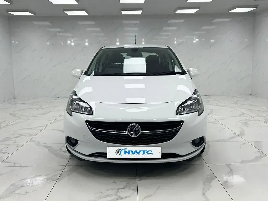 Used Vauxhall Corsa SRi 90 HP (66 kW) 2018 White Hatchback