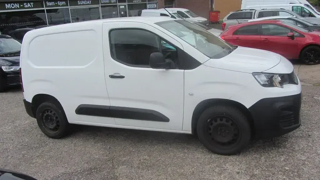 Used Peugeot Partner 131 HP (96 kW) 2021 White MPV