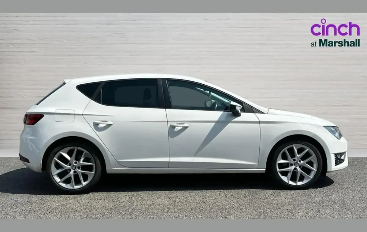 Used Seat Leon FR 123 HP (90 kW) 2017 White Hatchback