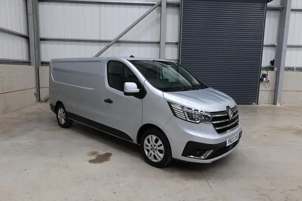 Used Renault Trafic 130 HP (95 kW) 2023 Grey MPV