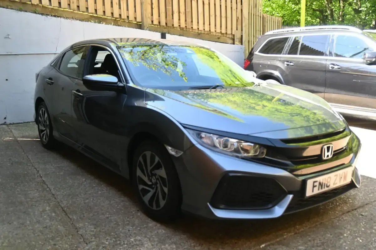 Używany Honda Civic SE 129 KM (94 kW) 2018 Szary Hatchback