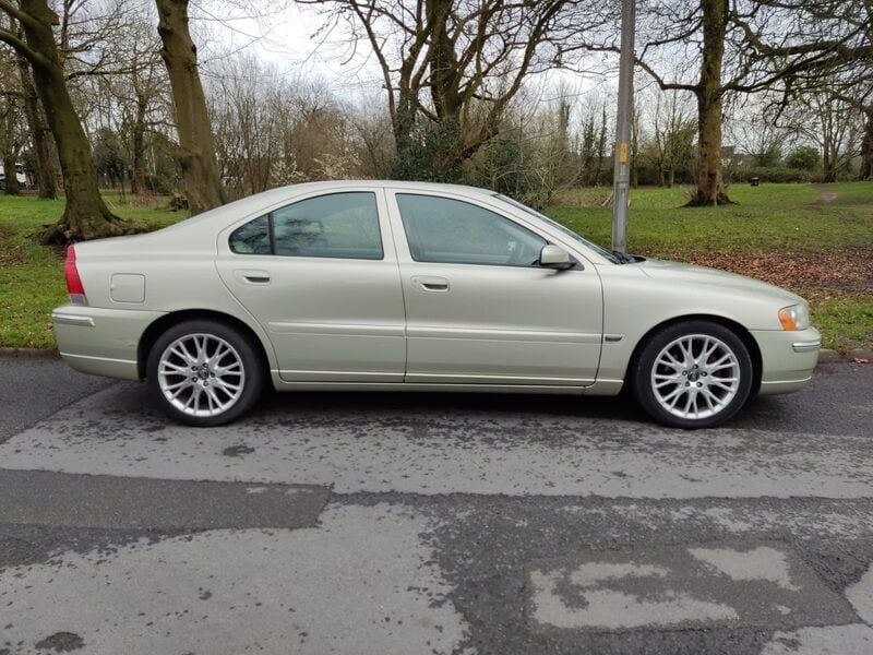 Used Volvo S60 SE 163 HP (119 kW) 2004 Gold Sedan