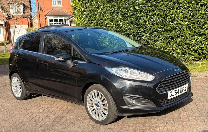 Begagnad Ford Fiesta Titanium 2014 Svart Halvkombi