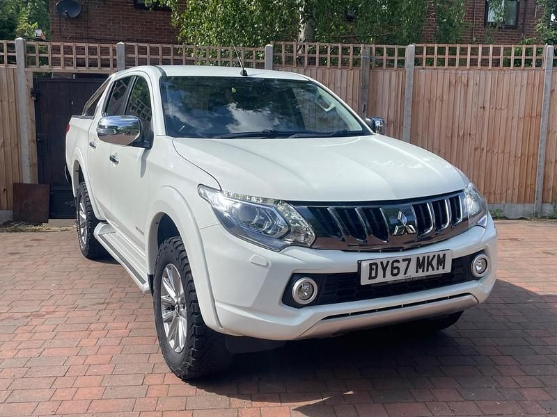 White Used 2017 Mitsubishi L200 Warrior Pickup | £9,500 (Fair price) - Image 1/4