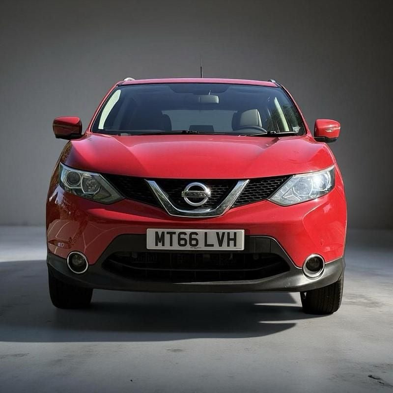 Used Nissan Qashqai N-Connecta 2016 Red SUV