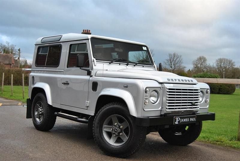 Used Land Rover Defender 122 HP (89 kW) 2014 Silver Estate