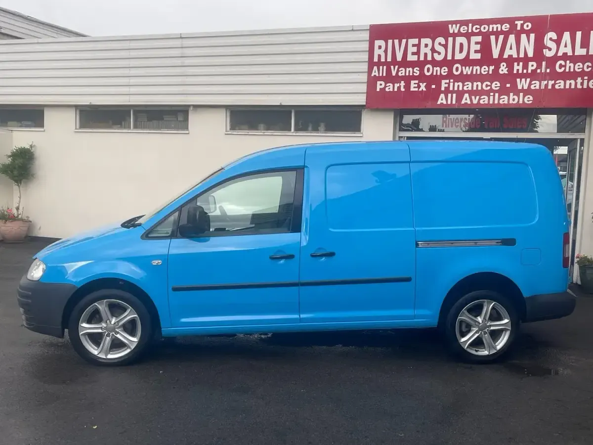 Used VW Caddy 104 HP (76 kW) 2010 Blue MPV