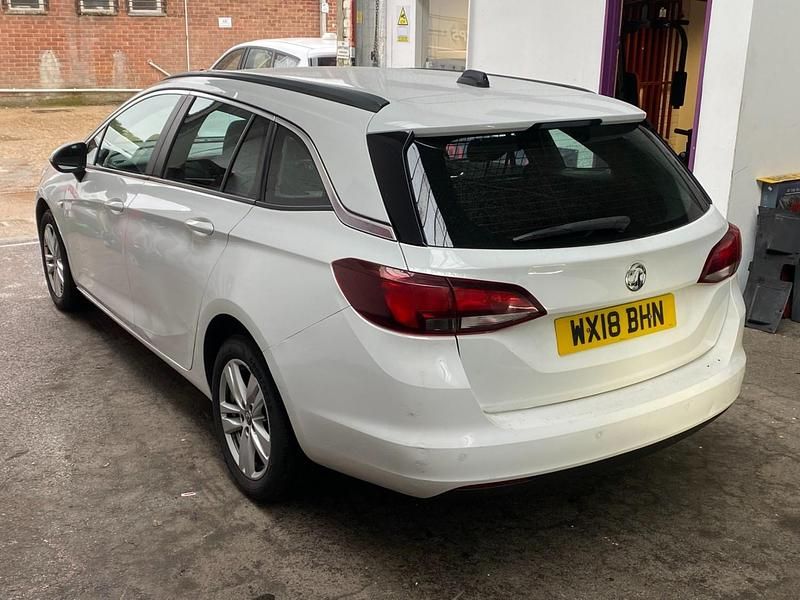 Second-hand Vauxhall Astra 2018 Alb Break