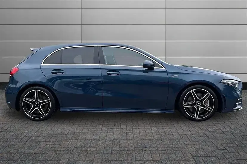 Usado Mercedes A35 AMG Executive 306 HP (225 kW) 2021 Azul Citadino
