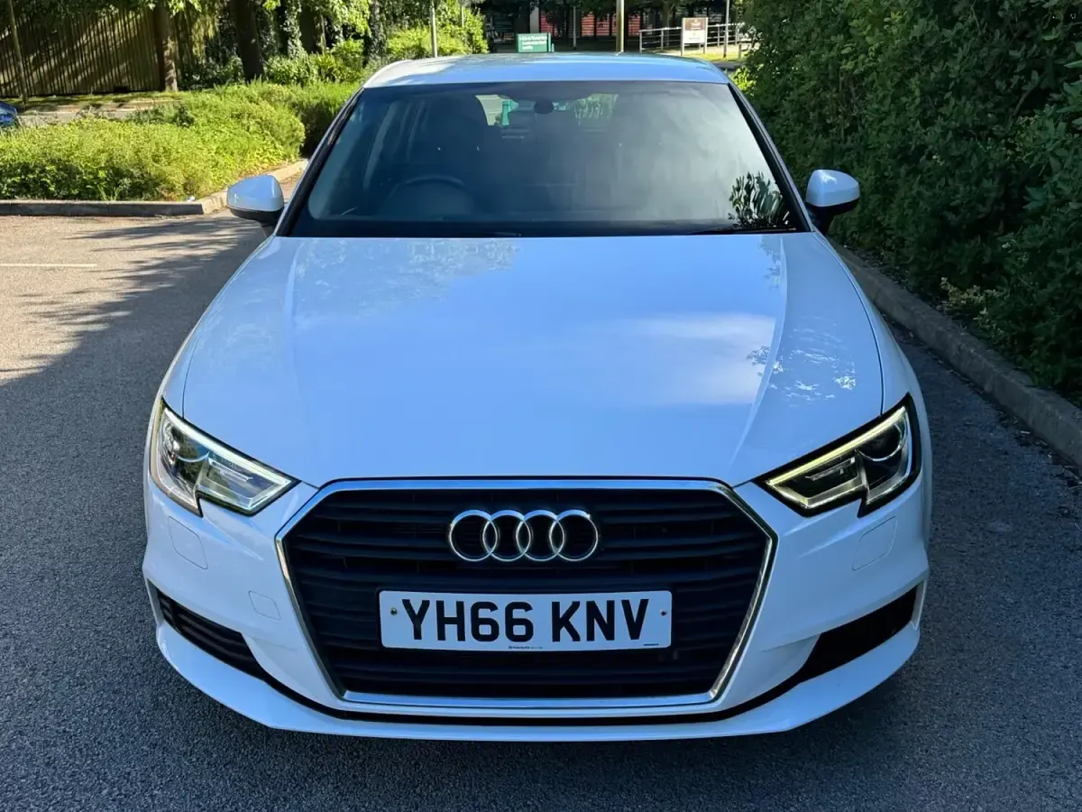 Used Audi A3 Sportback S-Line 150 HP (110 kW) 2016 White Hatchback