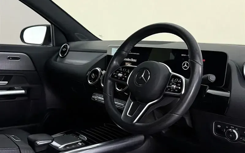 Usado Mercedes GLA200 Executive 163 HP (119 kW) 2022 SUV