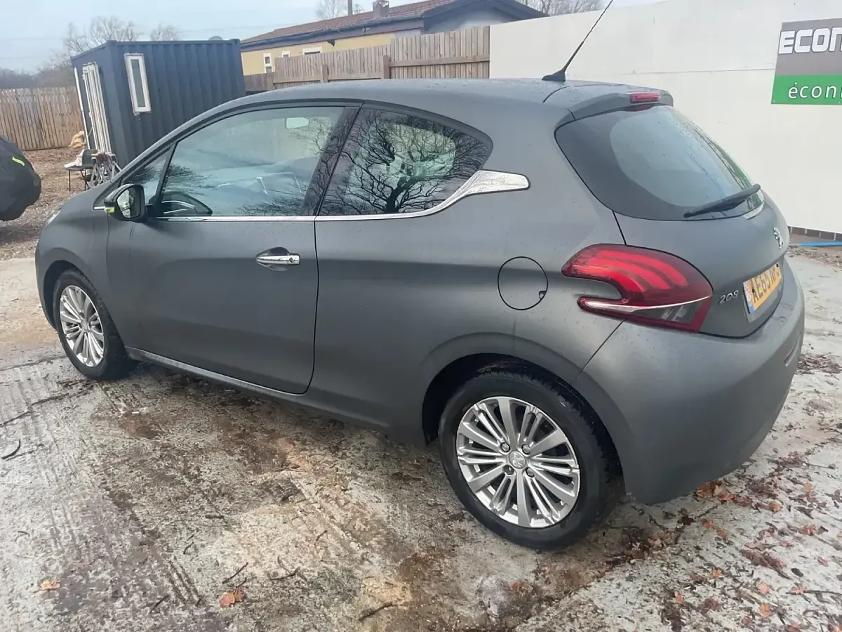 Used Peugeot 208 Active 82 HP (60 kW) 2015 Silver Hatchback