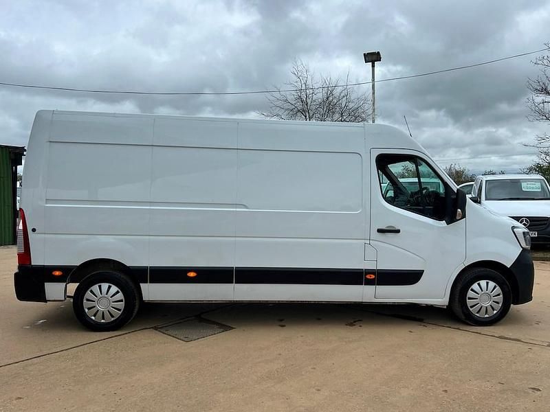 Used Renault Master Business 2021 White Van