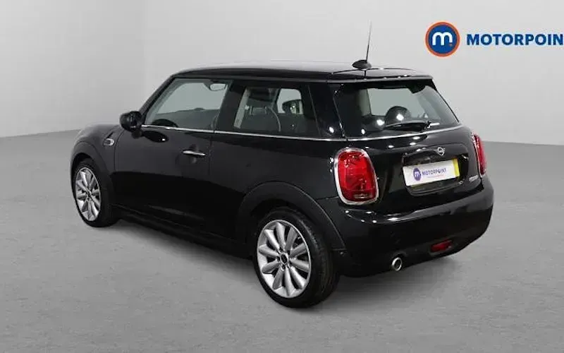 Usado Mini Cooper Classic 136 CV (100 kW) 2020 Negro Utilitario