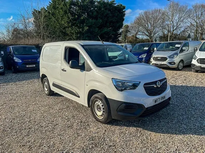 Begagnad Vauxhall Combo 100 HK (73 kW) 2022 Vit Minibuss