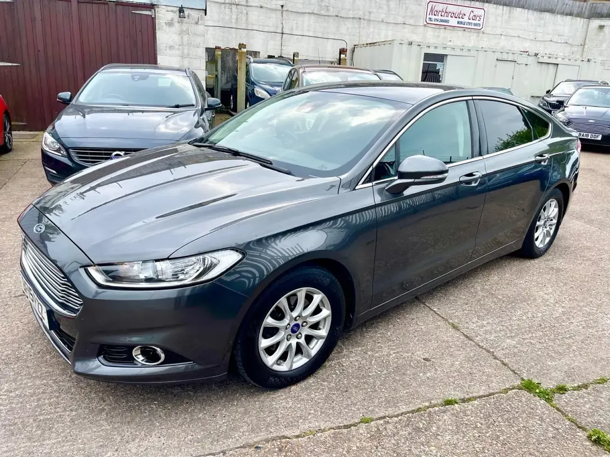 Usado Ford Mondeo Titanium 150 CV (110 kW) 2015 Gris Utilitario