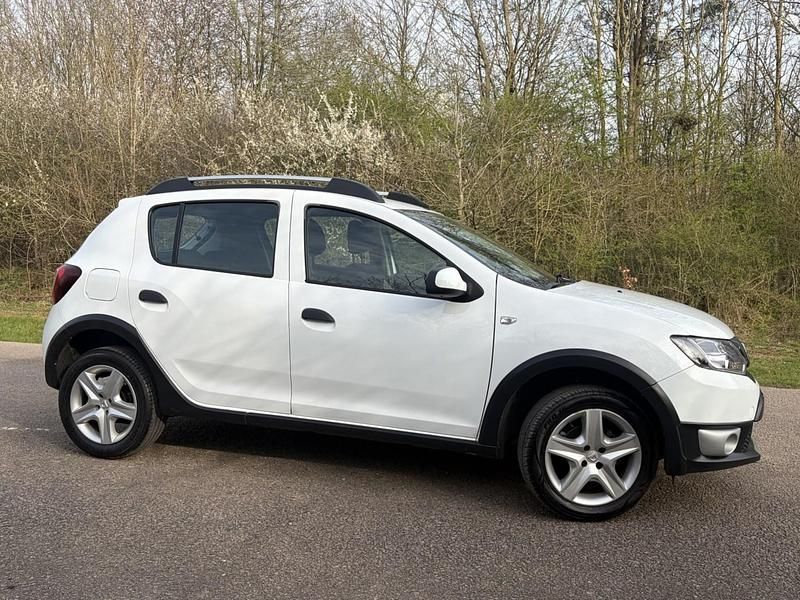 Used Dacia Sandero Lauréate 2016 White Hatchback