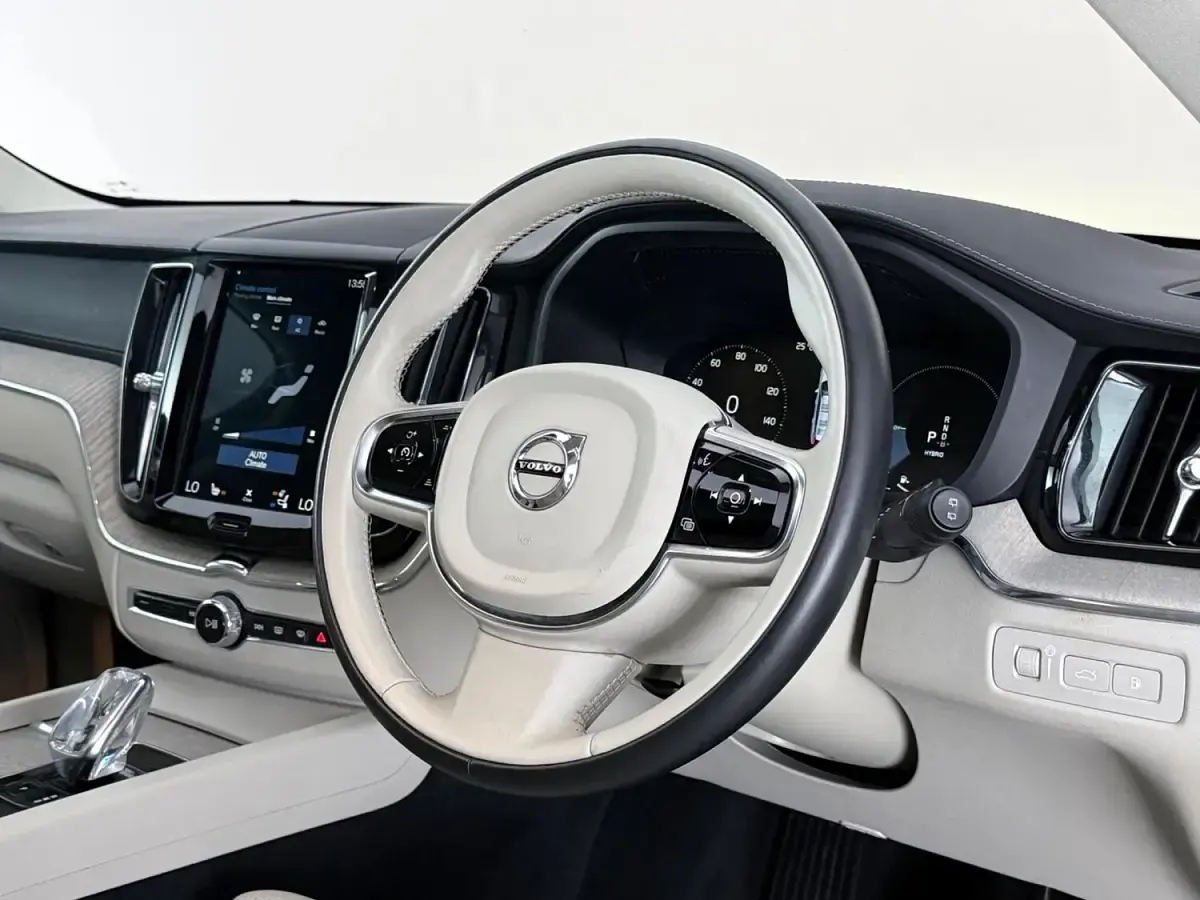 Used Volvo XC60 Inscription 390 HP (286 kW) 2019 Grey SUV