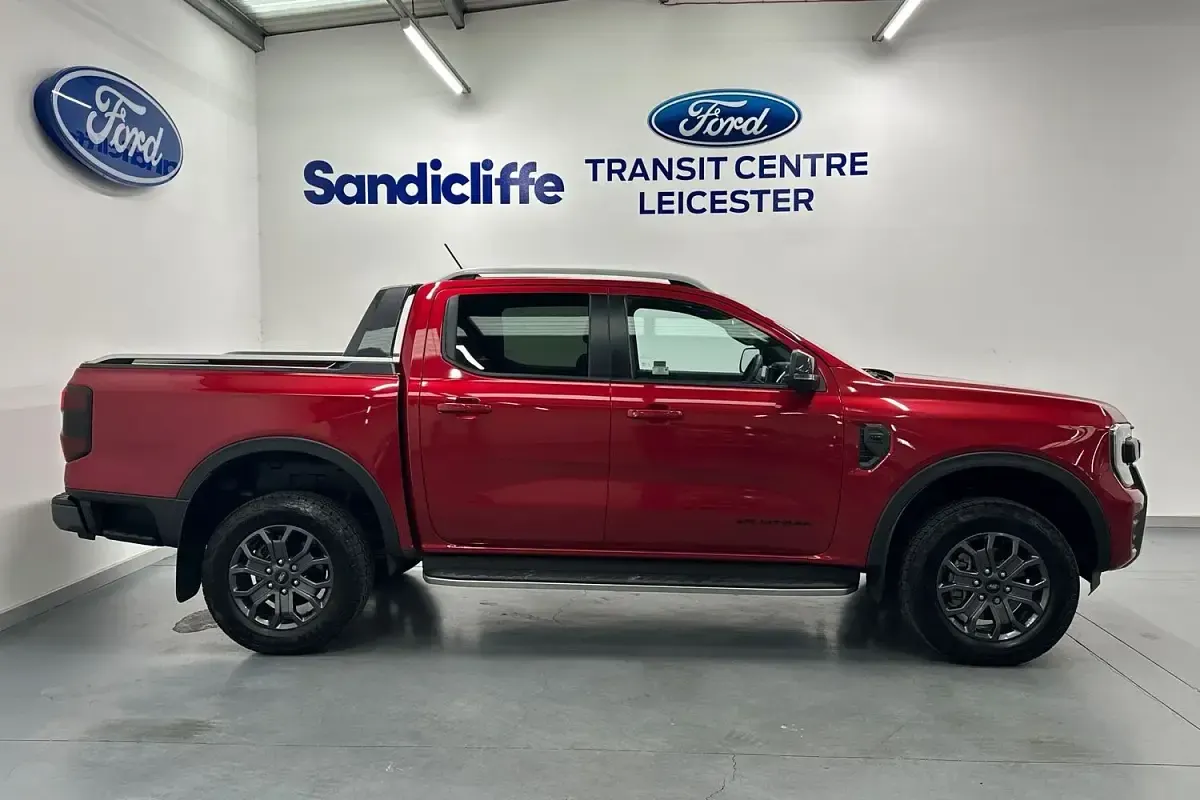 Gebraucht Ford Ranger 240 PS (176 kW) 2023 Rot Pickup