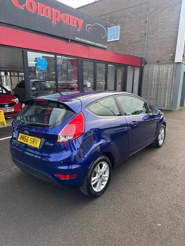 Used Ford Fiesta Zetec 82 HP (60 kW) 2016 Blue Hatchback