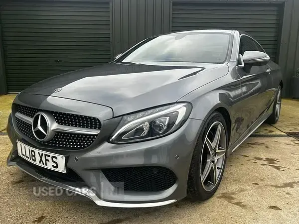 Usado Mercedes C220 AMG line 170 HP (125 kW) 2018 Cinzento Coupé