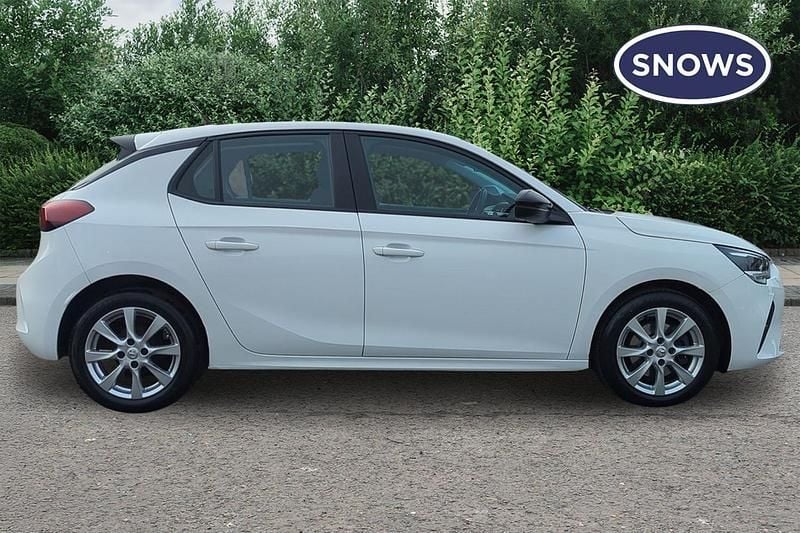 Used Vauxhall Corsa Design Edition 101 HP (74 kW) 2022 White Hatchback