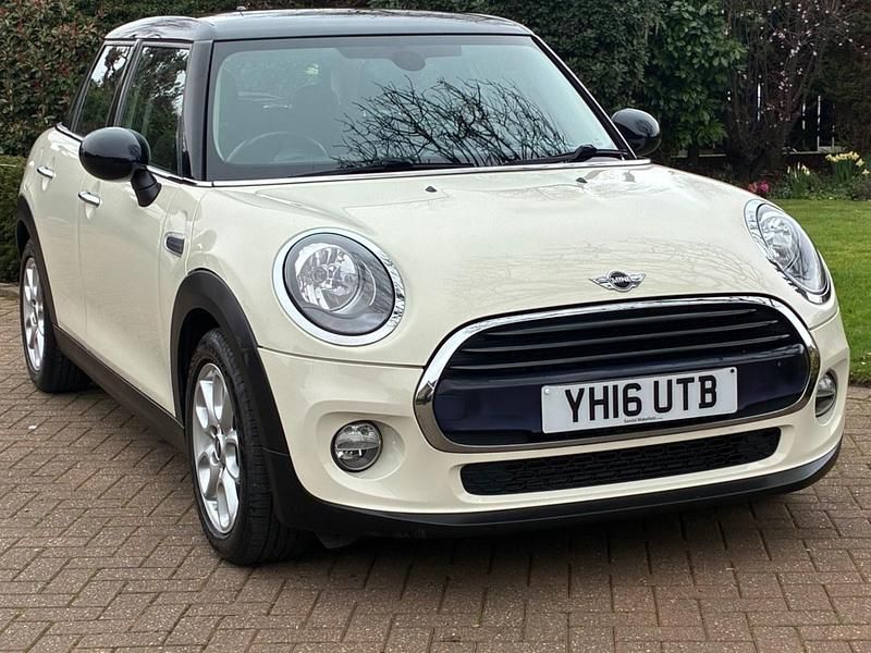 Used Mini Cooper Hatch 2016 White Hatchback