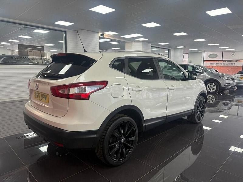 Used Nissan Qashqai S 110 HP (80 kW) 2017 White SUV
