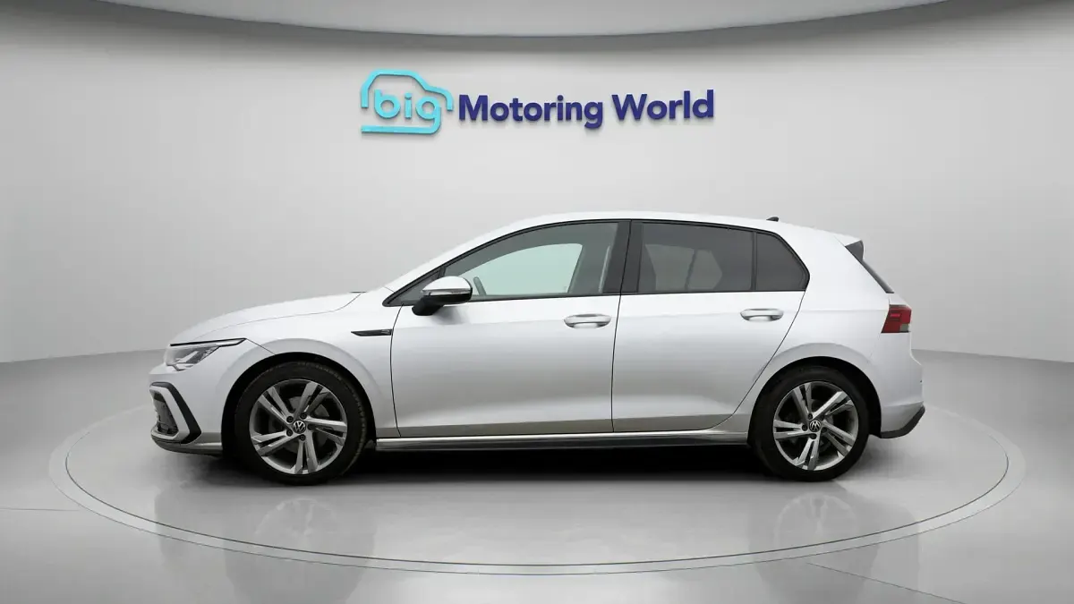 Used VW Golf VIII R-line 148 HP (108 kW) 2022 Silver Hatchback