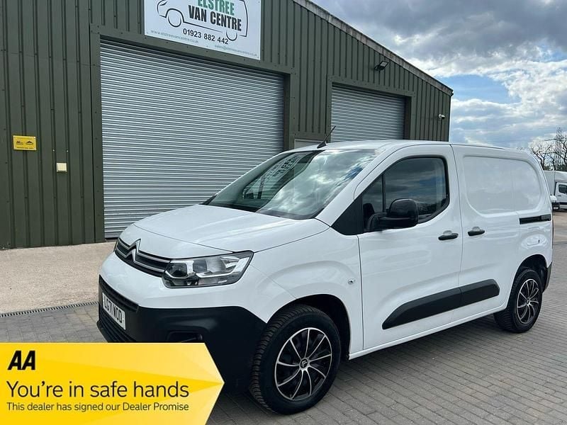 White Used 2022 Citroën Berlingo MPV | £8,990 (Good price) - Image 1/3