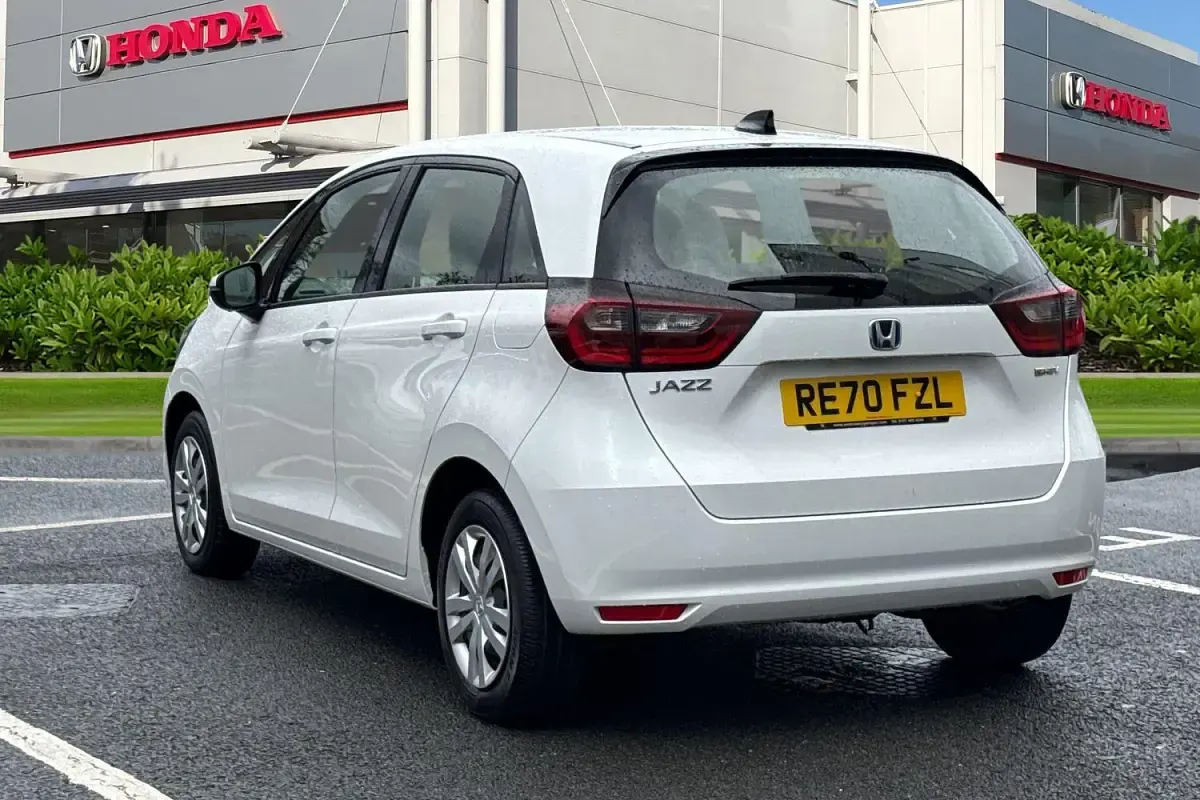 Used Honda Jazz Hybrid 109 HP (80 kW) 2020 White Hatchback