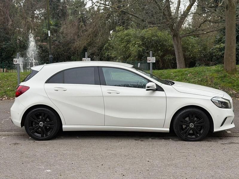 Begagnad Mercedes A200 Premium 2017 Vit Halvkombi