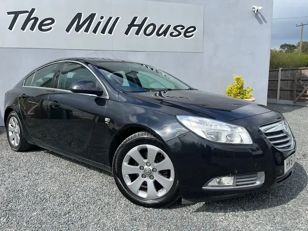 Begagnad Vauxhall Insignia SRi 2011 Svart Halvkombi